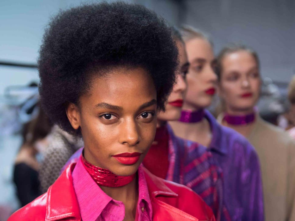 How to wear fuchsia pink lipstick